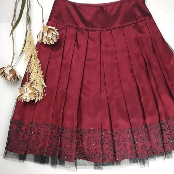 Adrianna Papell Red Wine Black Sheer Embroidered Full Pleated Skirt Sz 4 - Picture 2 of 10